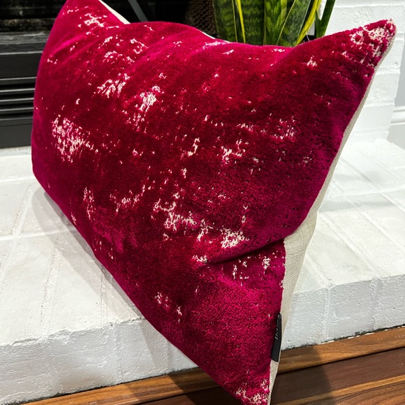 #31–Accent pillow - Picture 3 of 7
